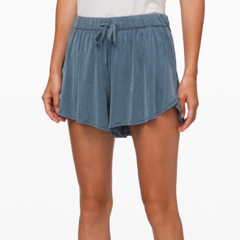 Lululemon Flow In Elegance Short 4.5", in Color “Code Blue”. Great quality!